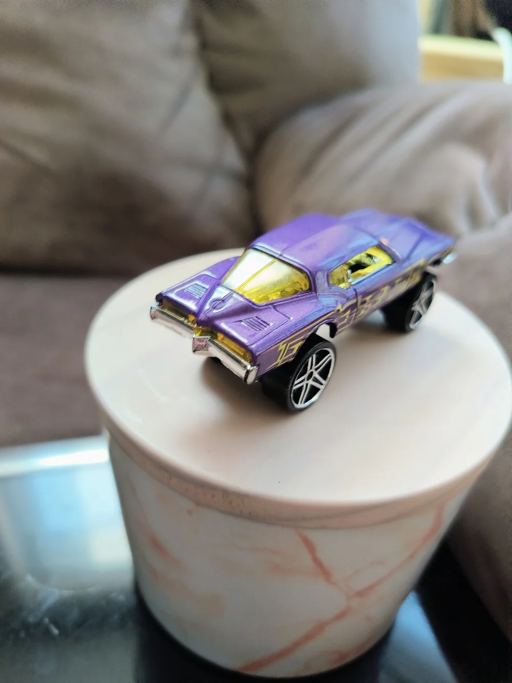 Hot Wheels 1971 Buick Riviera  1/64 Scale